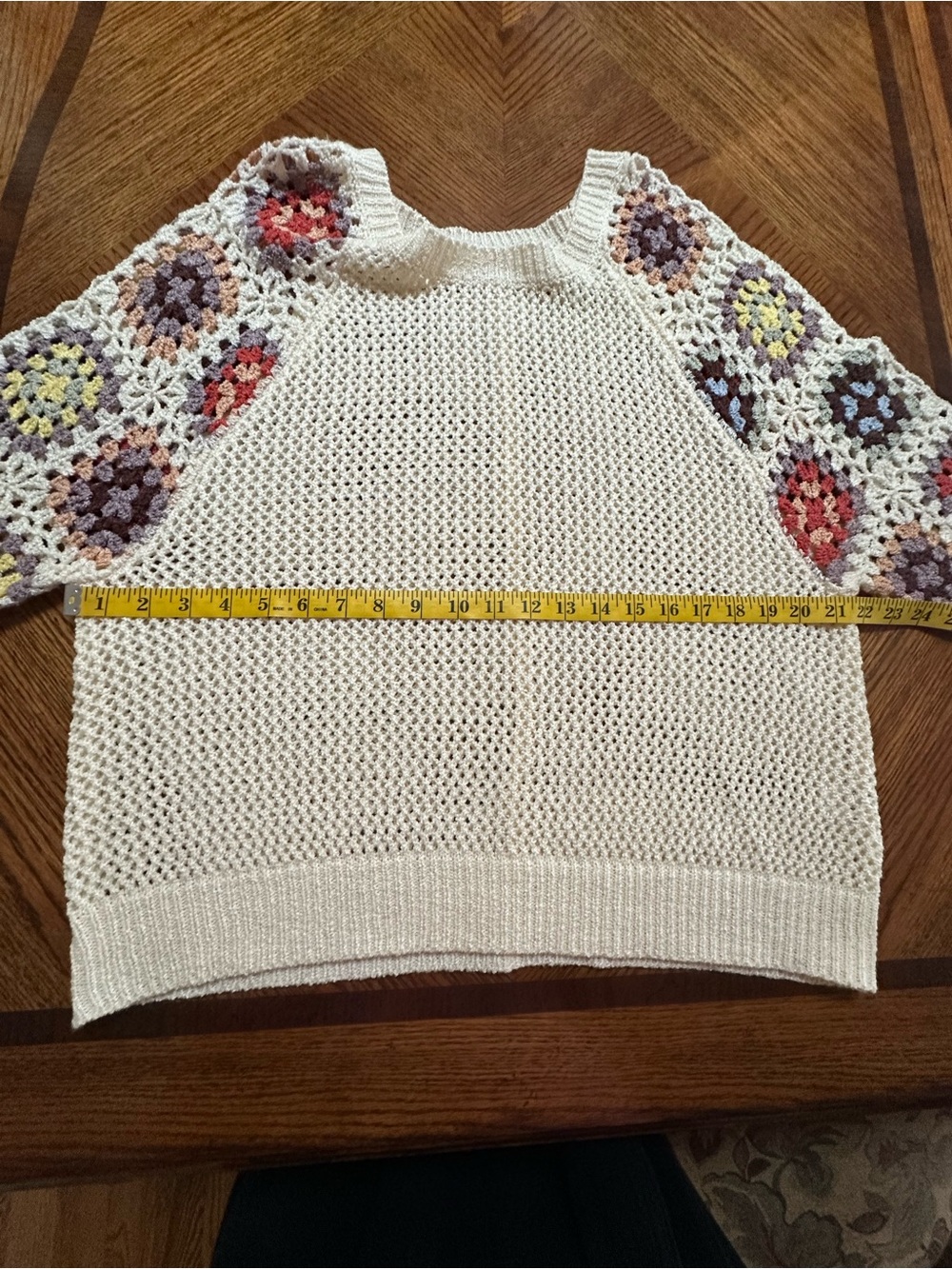POL Cream Crochet-Sleeve Sweater with Multicolor Granny Squares - Picture 9 of 10